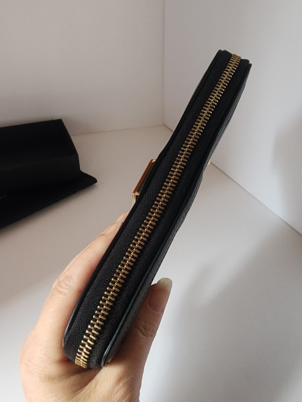 Versace Logo Detailed Zipped Wallet - Picture 11 of 15